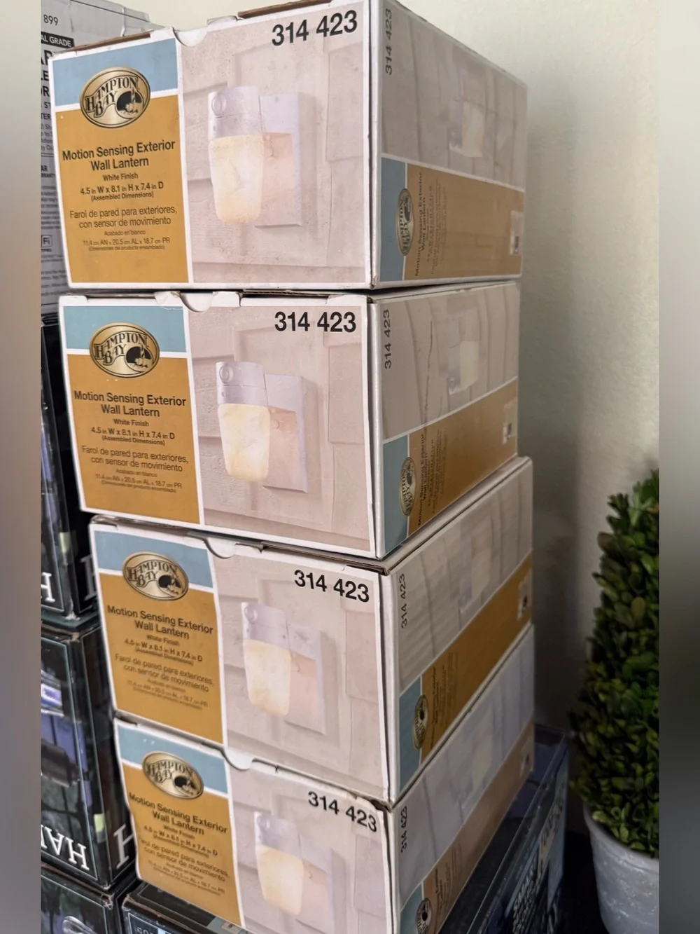 HAMPTON BAY 💡MOTION SENSING EXTERIOR WALL LANTERN💡 WHITE FINISH 🌟NIB🌟